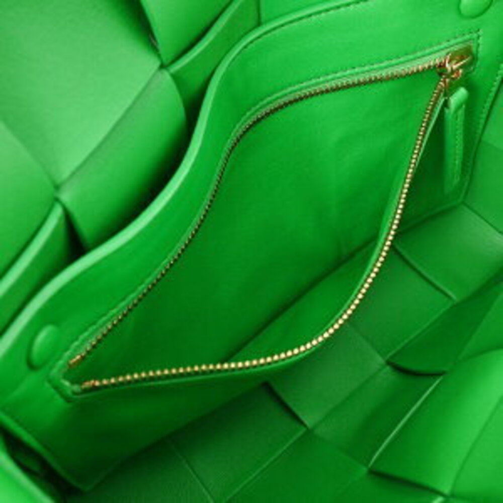 Bottega Veneta Cassette Maxi Intrecciato Green Lambskin Shoulder Bag - Picture 9 of 13